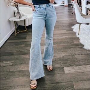 Abercrombie & Fitch Curve Love High Rise Vintage Flare Jeans in Light Wash